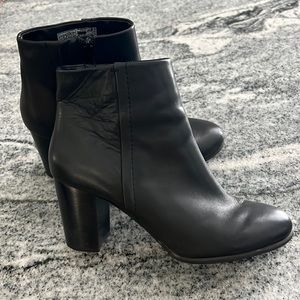 Vionic Black Leather Ankle Booties
